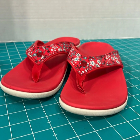 Red Floral Spenco Yumi Style Orthotic Flip Flops - Picture 1 of 10
